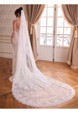 Bianco Evento S547 – Ivoorkleurige sluier van Chantilly-kant, kathedraallengte 300 cm