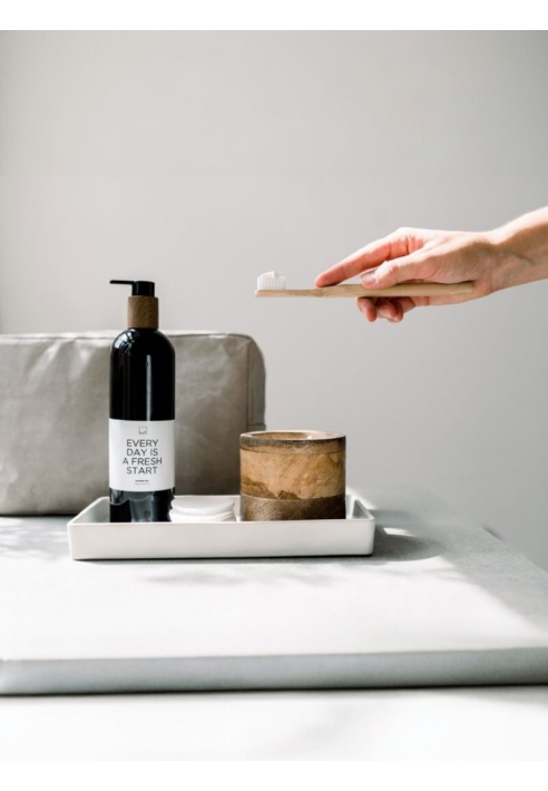 Leeff 18152 Douchegel Fabulous Fig - Every day is a fresh start Zwart