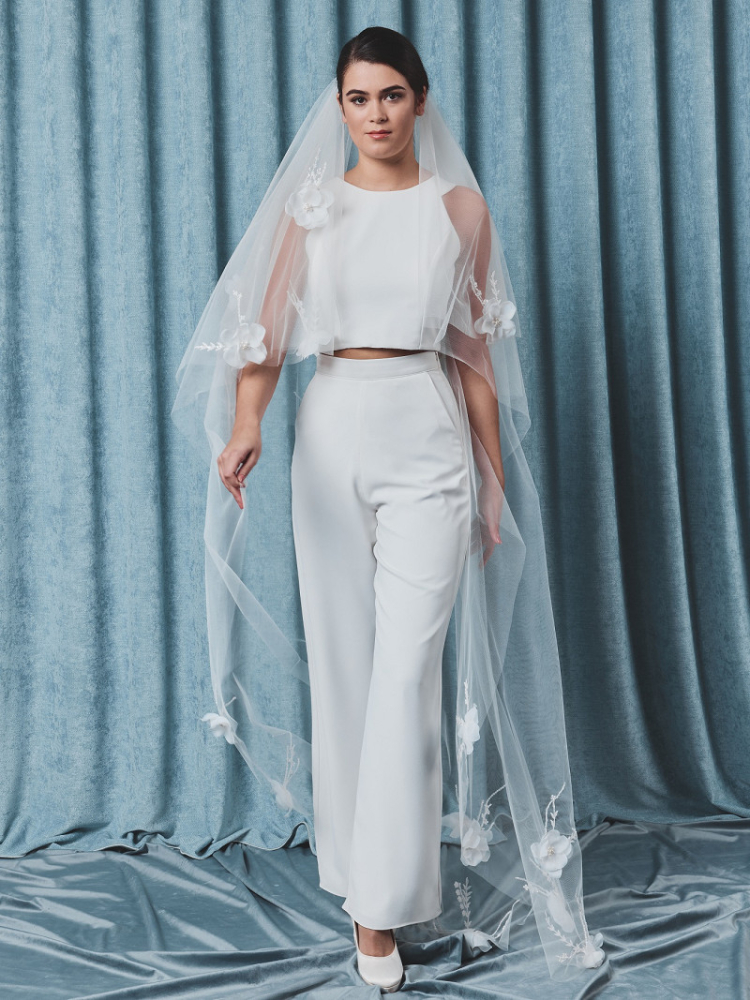 S75512-210-2 Sluier met 3D bloemen and parels main product photo