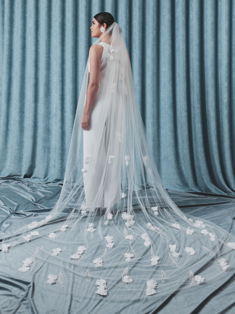 S75516-300-1 sluier met 3D bloemen and parels main product photo