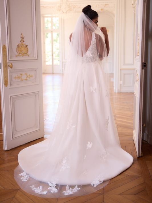 Bianco Evento S529 – Ivoorkleurige sluier in zachte tule, 250 cm main product photo