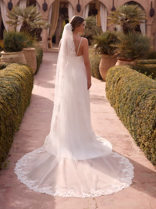 Bianco Evento S541 – Ivoorkleurige sluier in zachte tule, 300 cm main product photo