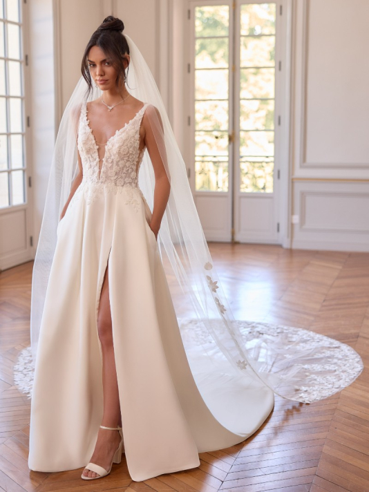 Bianco Evento S550 – Ivoorkleurige sluier in zachte tule, 350 cm main product photo